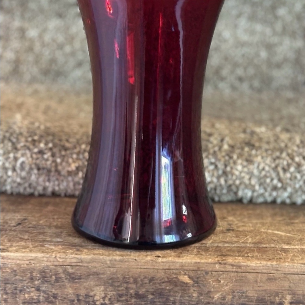 Deep Wine Red Glass Vase - Elegant Home Accent